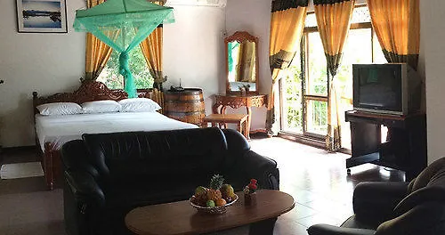 **** בית הארחה קנדי Oruthota Chalets סרי לנקה